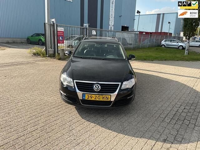 Zwart Gebruikt 2008 VW Passat Comfortline Stationwagen | € 1.250 (Super prijs) - Afbeelding 1/4