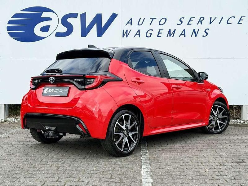 Occasion Toyota Yaris Hybrid Executive 116 PK (85 kW) 2020 Rood Hatchback