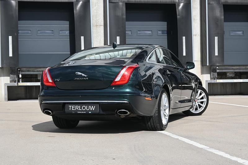 Occasion Jaguar XJ Premium Luxury 301 PK (221 kW) 2019 Groen Sedan