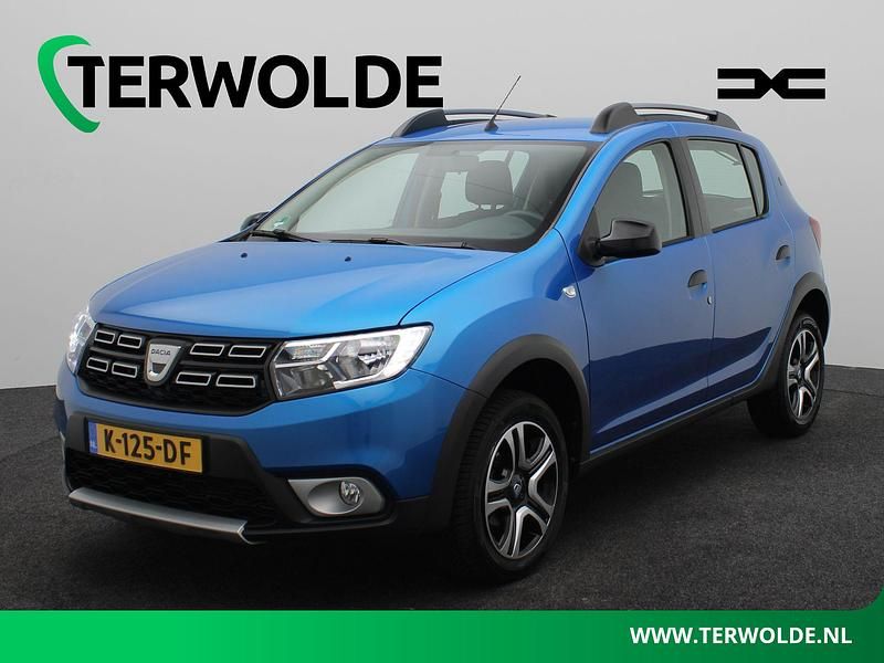 Blauw Gebruikt 2020 Dacia Sandero Anniversary Hatchback | € 13.340 - Afbeelding 1/4