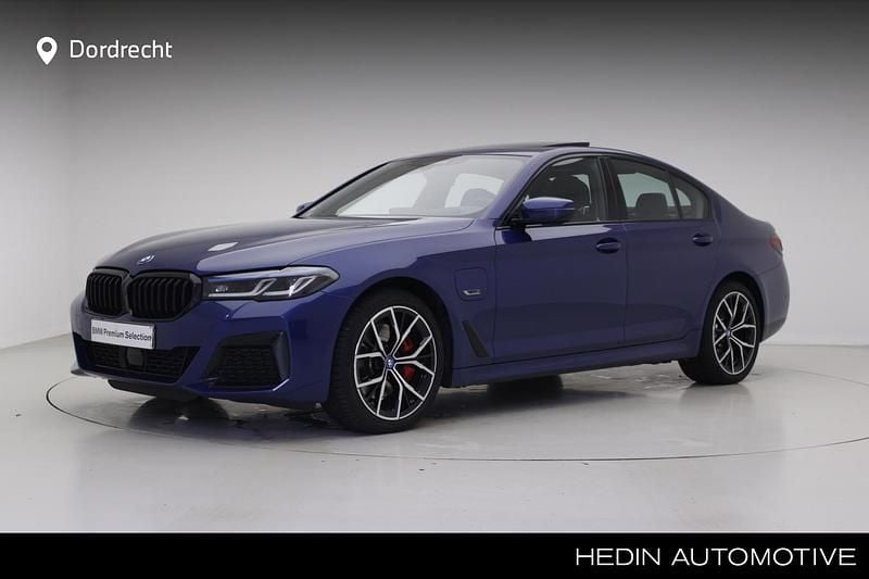 Blauw Gebruikt 2023 BMW 530e Executive Sedan | € 48.895 (Duur) - Afbeelding 1/4