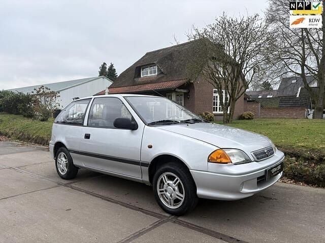 Occasion Suzuki Swift 53 PK (38 kW) 2002 Grijs (metallic) Hatchback