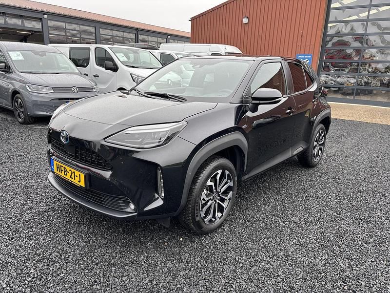 Zwart Gebruikt 2023 Toyota Yaris Cross Team SUV | € 28.950 (Eerlijke prijs) - Afbeelding 1/4