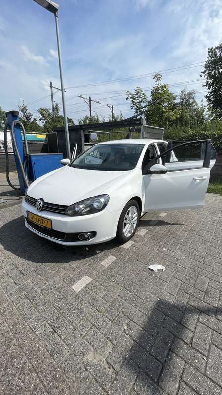 Wit Gebruikt 2010 VW Golf VI Comfortline Sedan | € 4.800 (Eerlijke prijs) - Afbeelding 1/4