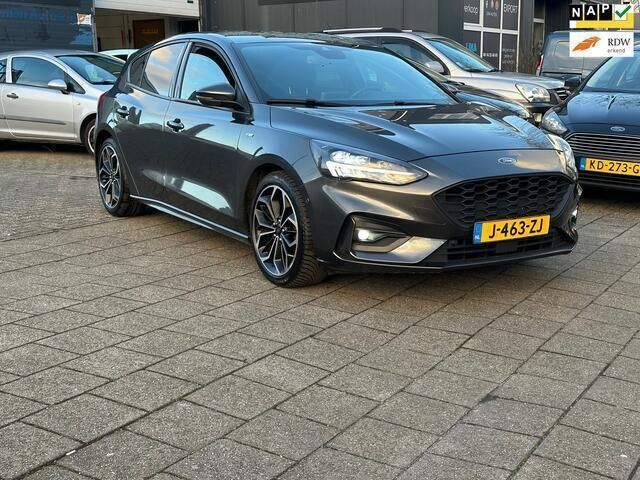 Grijs Gebruikt 2019 Ford Focus Business Edition Hatchback | € 15.249 (Goede deal) - Afbeelding 1/4