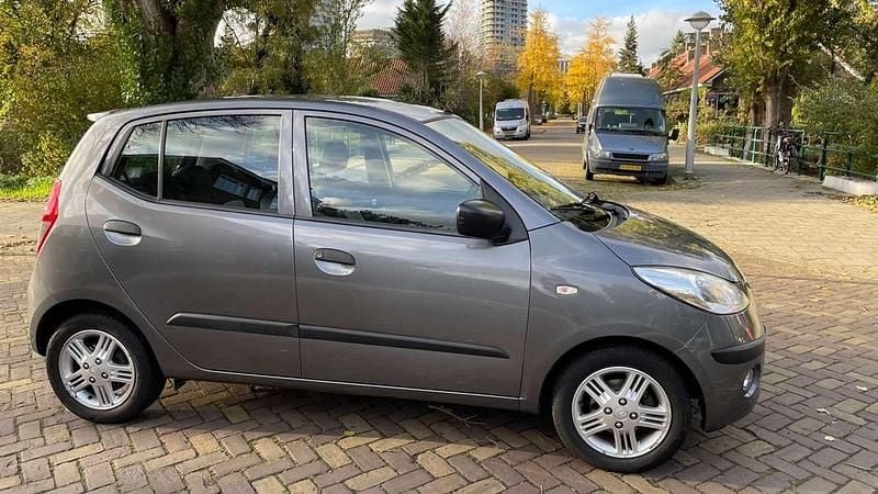 Grijs Gebruikt 2010 Hyundai i10 Active Hatchback | € 1.900 (Goede deal) - Afbeelding 1/4