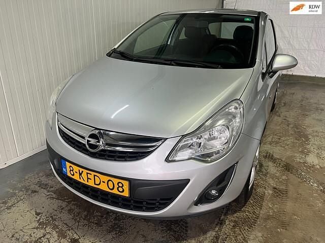Grijs Gebruikt 2013 Opel Corsa Edition Hatchback | € 2.450 (Goede deal) - Afbeelding 1/4