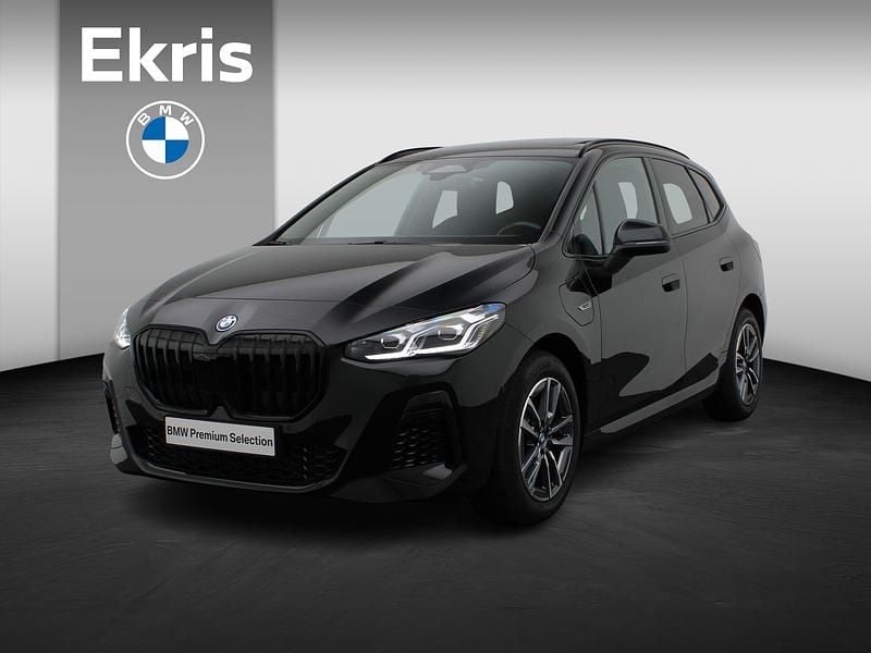 Zwart, metallic lak Gebruikt 2023 BMW 225 Active Tourer M Sport MPV | € 39.900 (Eerlijke prijs) - Afbeelding 1/4