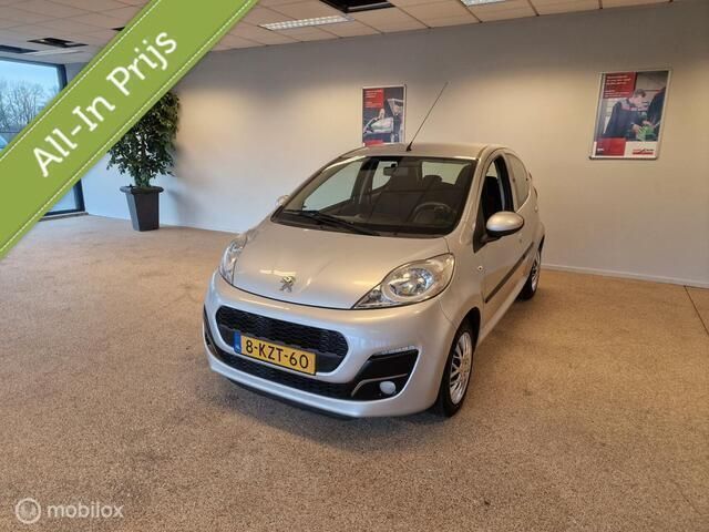 Grijs Gebruikt 2013 Peugeot 107 Sportium Hatchback | € 5.750 (Iets duurder) - Afbeelding 1/4