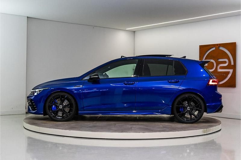 Occasion VW Golf VIII R 333 PK (244 kW) 2025 Blauw Hatchback