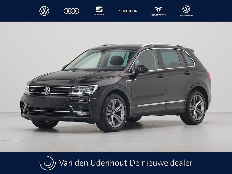 Zwart (metallic) Gebruikt 2019 VW Tiguan R-line SUV | € 24.640 (Iets duurder) - Afbeelding 1/4
