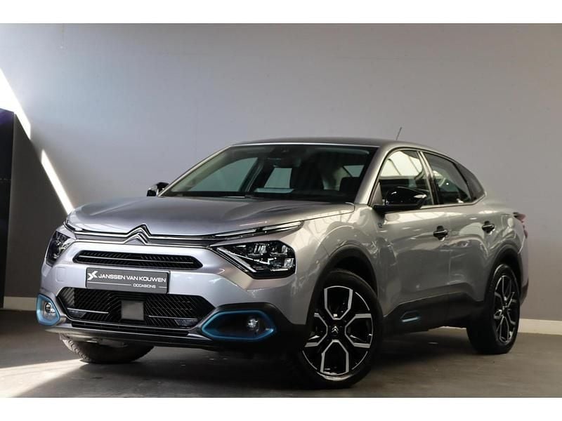 Grijs Gebruikt 2023 Citroën e-C4 Feel Sedan | € 20.745 (Eerlijke prijs) - Afbeelding 1/1