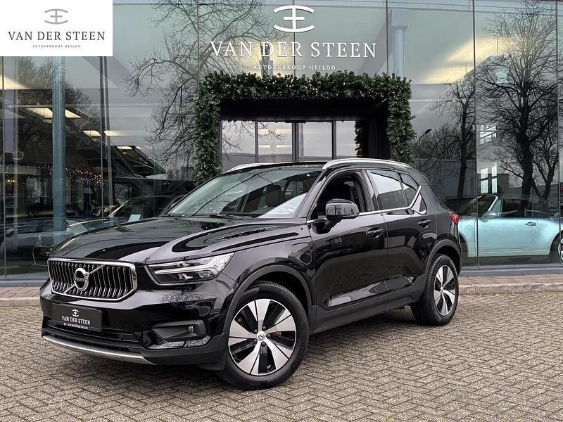 Zwart Gebruikt 2021 Volvo XC40 Inscription SUV | € 28.545 (Goede deal) - Afbeelding 1/4