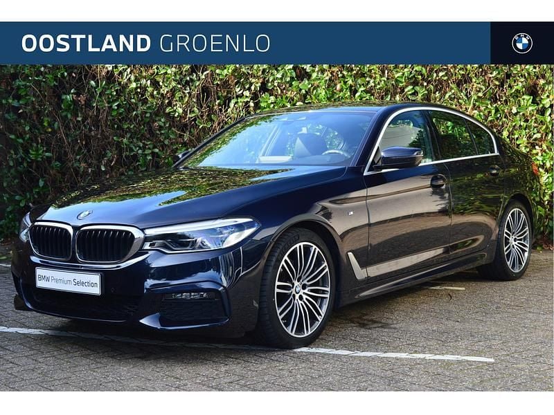 Zwart Gebruikt 2020 BMW 520 Executive Sedan | € 35.950 (Eerlijke prijs) - Afbeelding 1/4