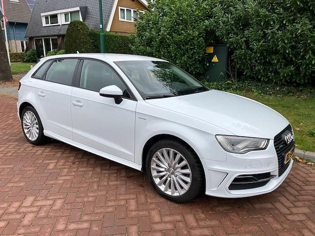 Occasion Audi A3 Sportback e-tron Attraction 2015 Wit Hatchback