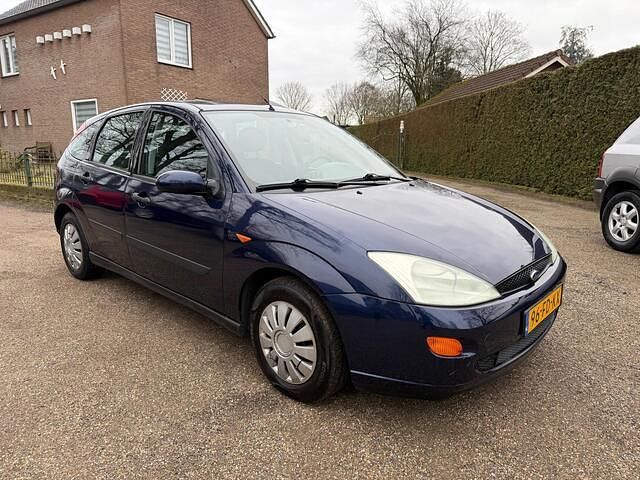 Occasion Ford Focus Trend 101 PK (74 kW) 2000 Blauw Hatchback