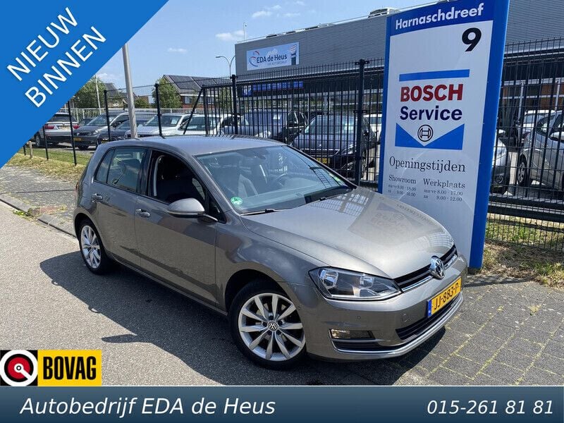 Grijs Gebruikt 2016 VW Golf VII Highline Hatchback | € 16.895 (Goede deal) - Afbeelding 1/4