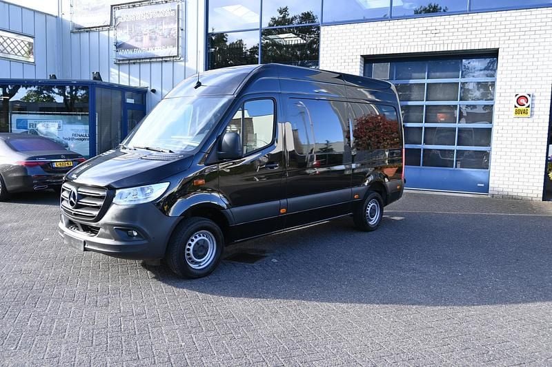 Zwart Gebruikt 2023 Mercedes Sprinter Van | € 31.950 (Eerlijke prijs) - Afbeelding 1/4