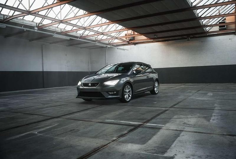 Grijs Gebruikt 2014 Seat Leon FR Stationwagen | € 11.449 (Eerlijke prijs) - Afbeelding 1/4