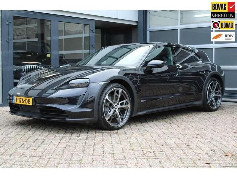 Zwart Gebruikt 2022 Porsche Taycan Cross Turismo Sedan | € 62.900 (Eerlijke prijs) - Afbeelding 1/4