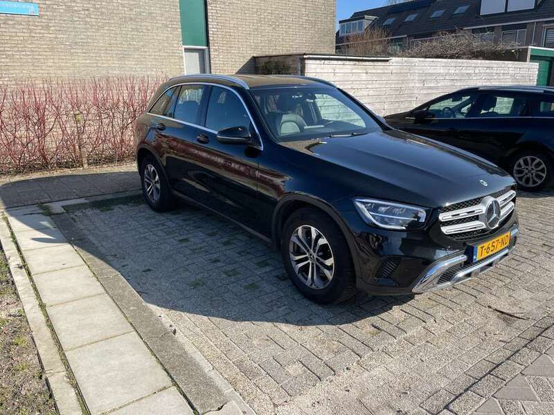 Zwart Gebruikt 2021 Mercedes GLC220 SUV | € 39.000 (Goede deal) - Afbeelding 1/4
