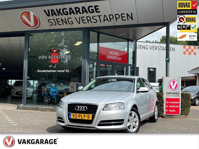 Grijs Gebruikt 2011 Audi A3 Attraction Hatchback | € 6.895 (Eerlijke prijs) - Afbeelding 1/4