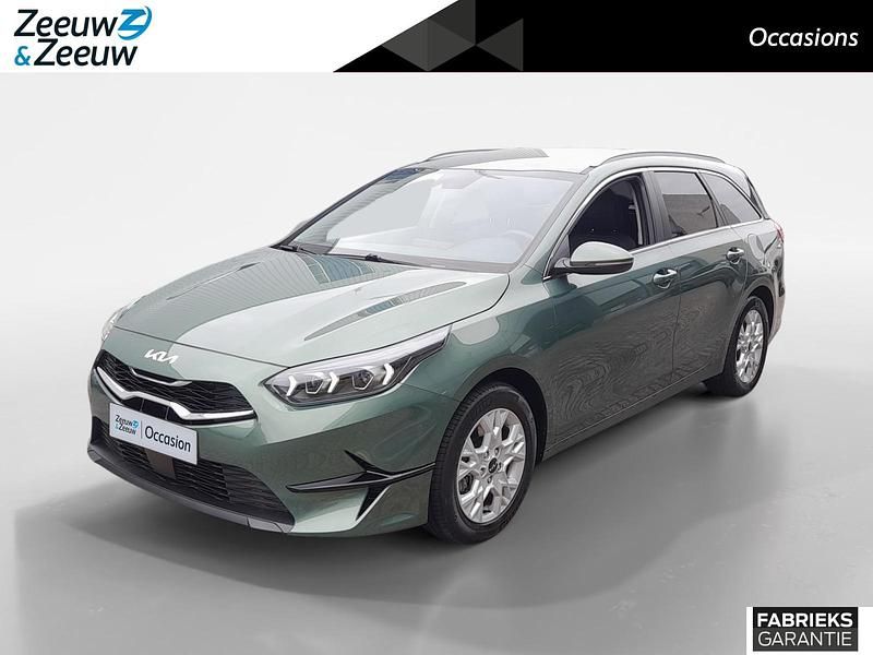 Groen Occasion 2024 Kia Ceed Turbo Hatchback | € 25.895 (Eerlijke prijs) - Afbeelding 1/4