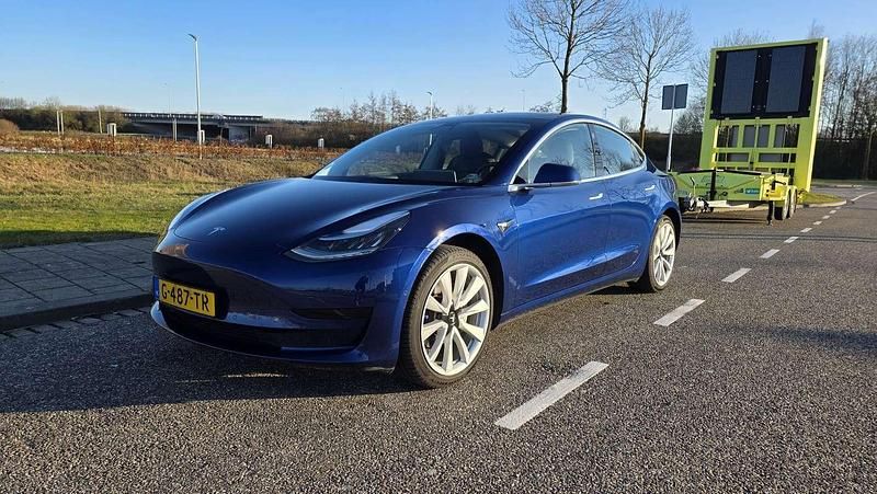 Occasion Tesla Model 3 RWD 239 kW (325 PK) 2019 Blauw Sedan