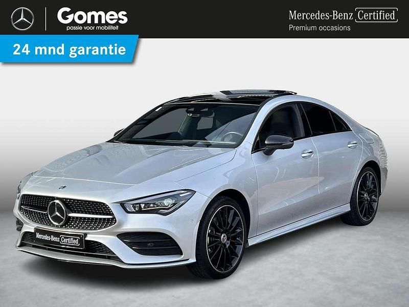 Grijs Gebruikt 2023 Mercedes CLA250e AMG Sedan | € 39.950 (Iets duurder) - Afbeelding 1/4