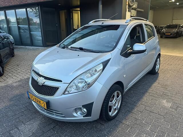 Grijs Gebruikt 2012 Chevrolet Spark LT Hatchback | € 3.995 (Iets duurder) - Afbeelding 1/4