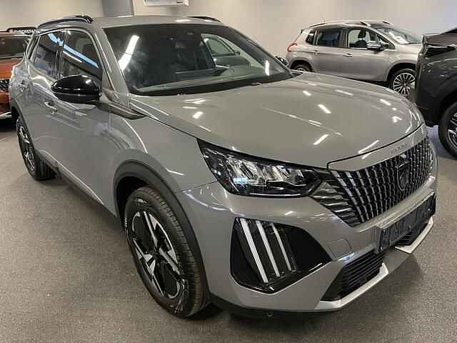 Grijs (metallic) Occasion 2025 Peugeot 2008 Allure SUV | € 28.499 (Eerlijke prijs) - Afbeelding 1/4
