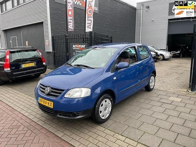 Blauw Gebruikt 2005 VW Fox Trendline Hatchback | € 1.499 (Eerlijke prijs) - Afbeelding 1/4