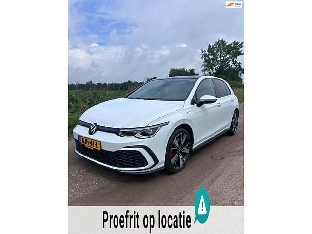 Wit, metallic lak Gebruikt 2020 VW Golf VIII GTE Hatchback | € 26.999 (Eerlijke prijs) - Afbeelding 1/4