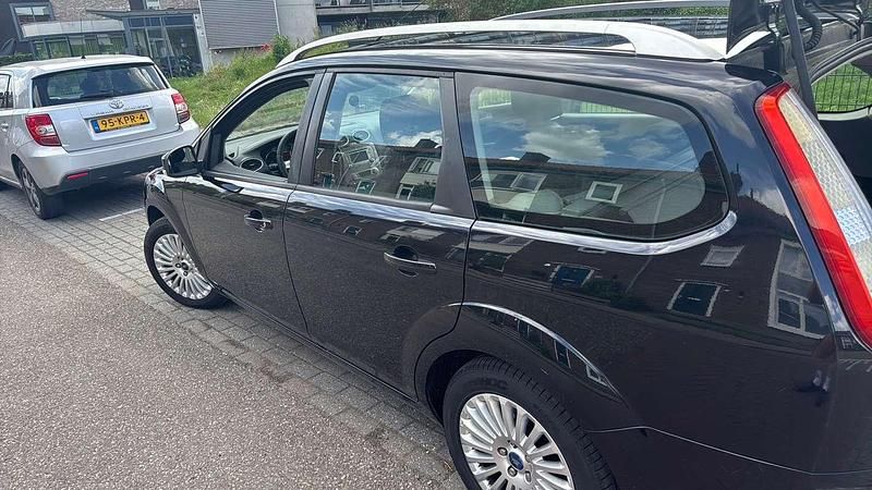 Zwart Gebruikt 2008 Ford Focus Titanium Stationwagen | € 1.250 (Goede deal) - Afbeelding 1/4