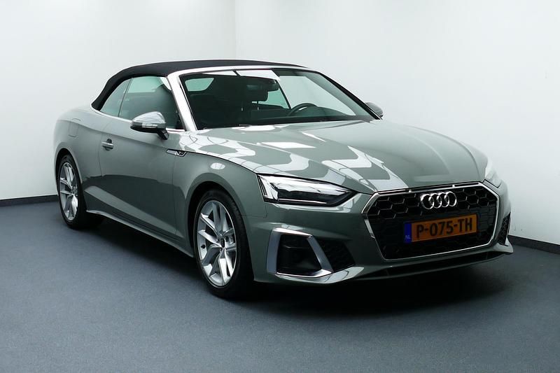 Grijs Gebruikt 2021 Audi A5 Cabriolet S-Line Cabriolet | € 35.444 - Afbeelding 1/4