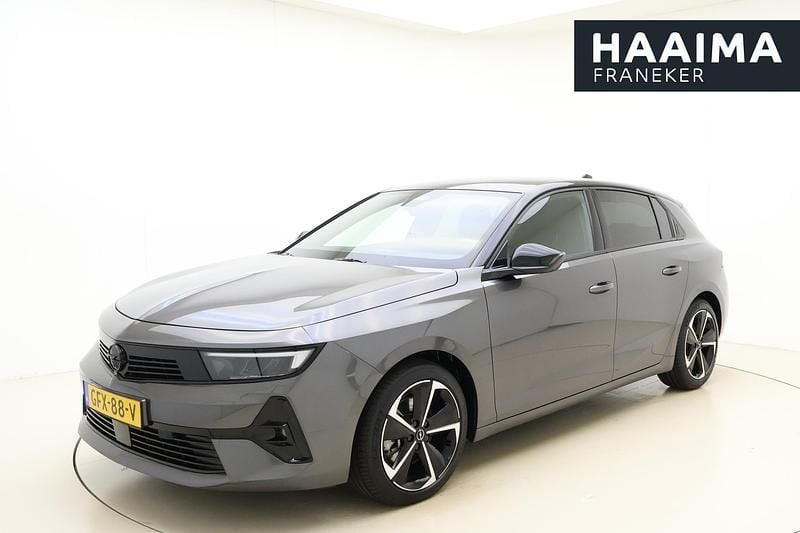 Grijs Gebruikt 2024 Opel Astra Hatchback | € 31.445 (Eerlijke prijs) - Afbeelding 1/4