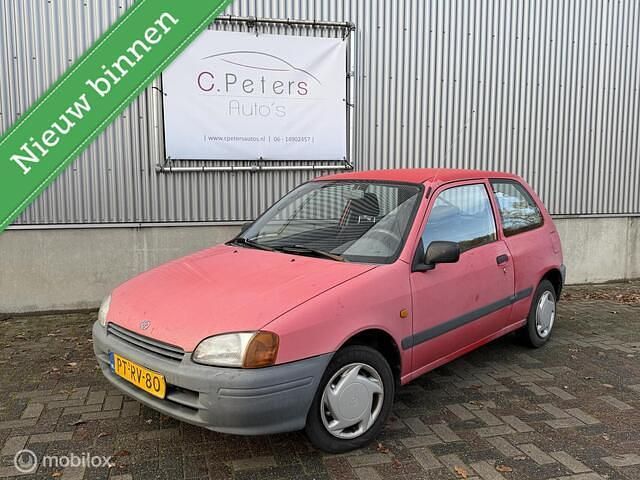 Rood Gebruikt 1996 Toyota Starlet Hatchback | € 950 (Eerlijke prijs) - Afbeelding 1/4