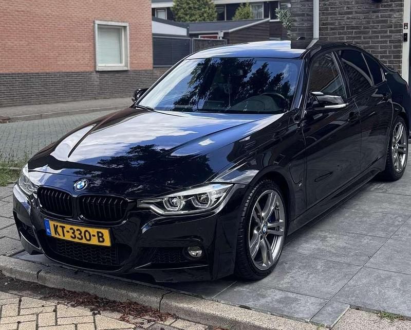 Zwart Gebruikt 2016 BMW 330e M Sport Sedan | € 12.999 (Duur) - Afbeelding 1/4