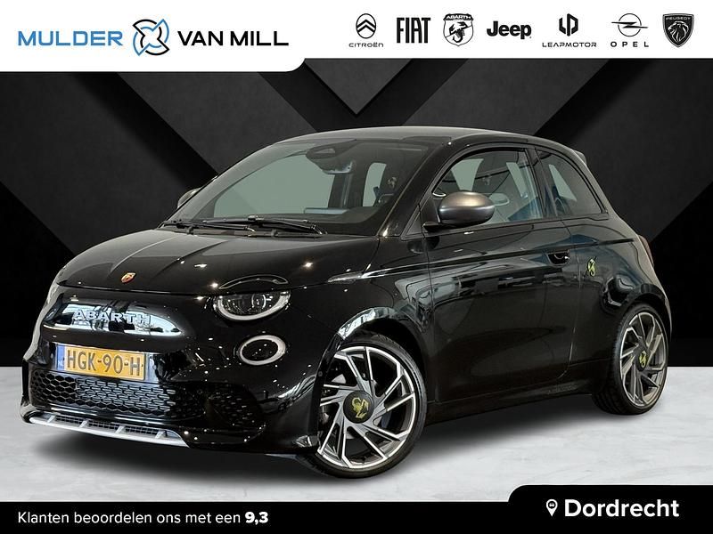 Zwart Nieuw 2025 Abarth 595 Turismo Hatchback | € 36.445 - Afbeelding 1/4