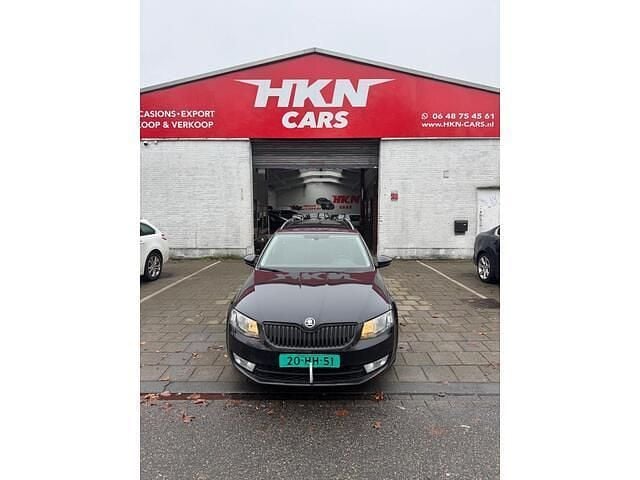 Zwart Occasion 2015 Skoda Octavia Stationwagen | € 4.950 (Super prijs) - Afbeelding 1/4