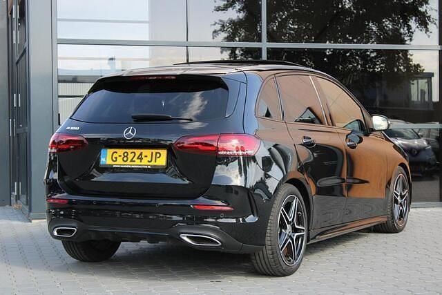 Occasion Mercedes B180 Business 136 PK (100 kW) 2019 Zwart MPV