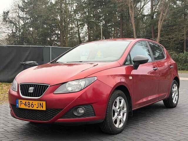 Rood Occasion 2010 Seat Ibiza Reference Hatchback | € 3.895 (Eerlijke prijs) - Afbeelding 1/4