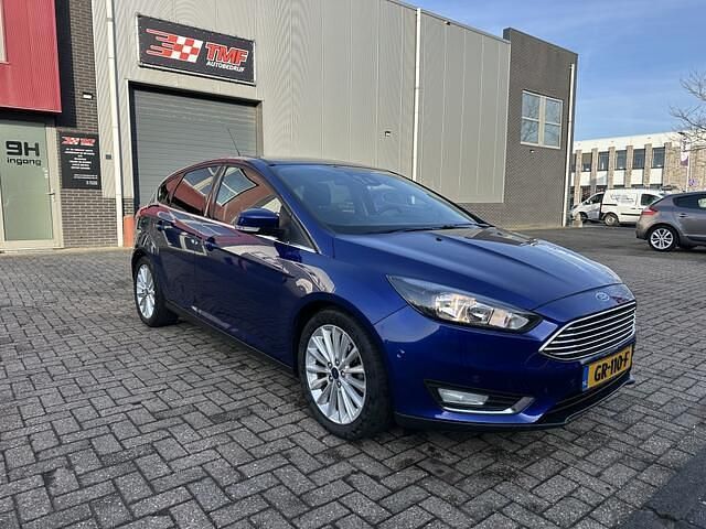Blauw Occasion 2015 Ford Focus Titanium Hatchback | € 7.650 (Goede deal) - Afbeelding 1/4