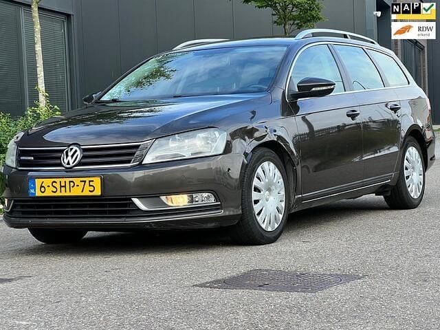 Bruin Gebruikt 2013 VW Passat Edition Stationwagen | € 3.950 (Goede deal) - Afbeelding 1/4