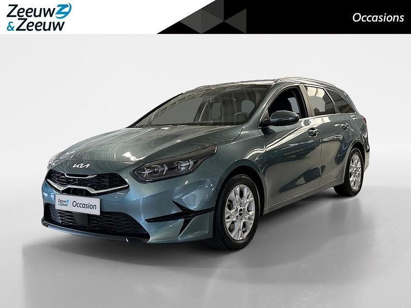 Grijs Gebruikt 2023 Kia Ceed Stationwagen | € 29.445 (Eerlijke prijs) - Afbeelding 1/4