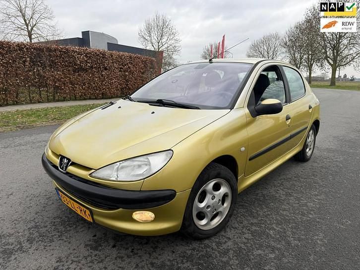 Occasion Peugeot 206 Premium 75 PK (55 kW) 2003 Geel Hatchback