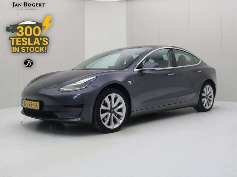 Grijs, metallic lak Gebruikt 2019 Tesla Model 3 Standard Range Sedan | € 18.400 (Eerlijke prijs) - Afbeelding 1/4