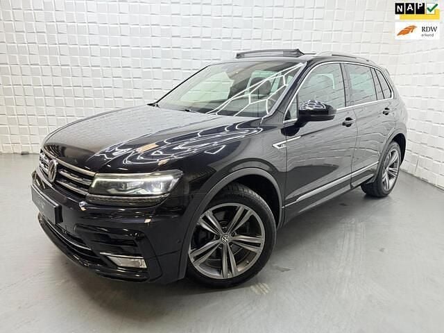Zwart Gebruikt 2017 VW Tiguan R-line SUV | € 24.499 (Eerlijke prijs) - Afbeelding 1/4