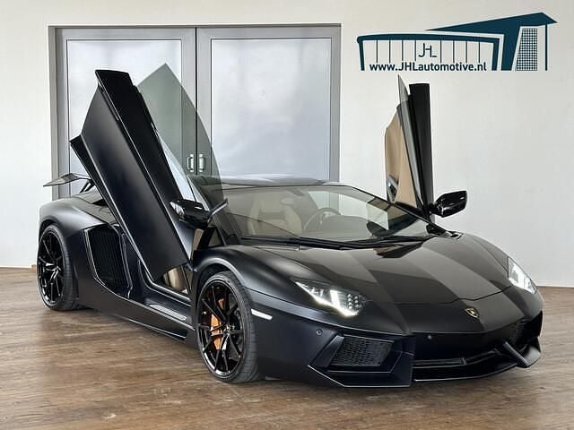 Zwart Gebruikt 2013 Lamborghini Aventador Coupé | € 299.900 - Afbeelding 1/4