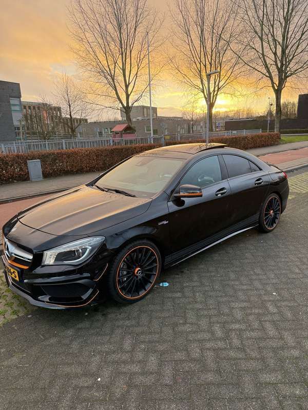 Zwart Gebruikt 2015 Mercedes CLA45 AMG AMG Sedan | € 25.500 (Super prijs) - Afbeelding 1/4